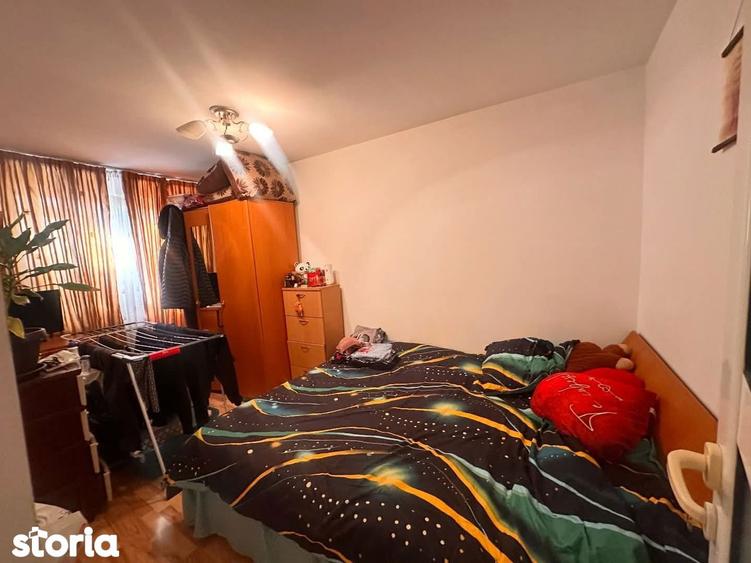 Apartament cu 3 camere semidecomandat în Vest