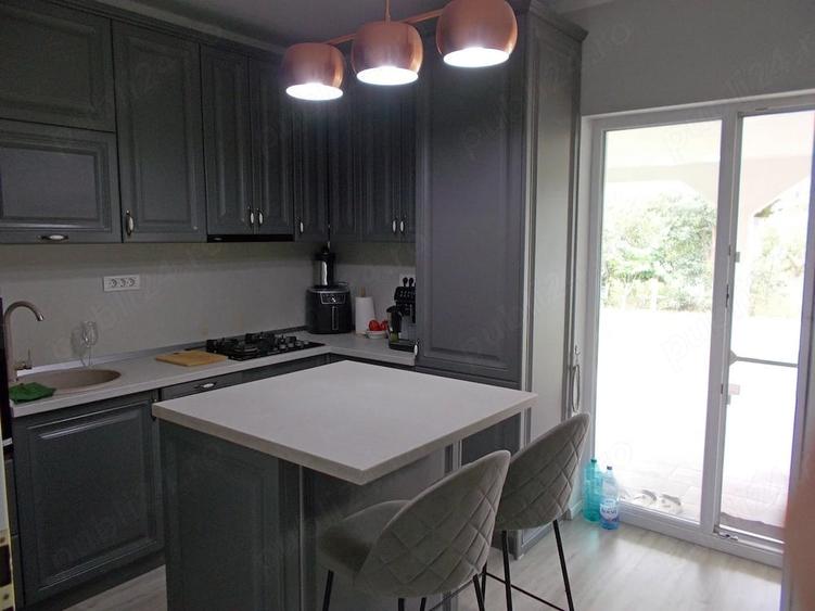 Casă cu 4 camere cu Teren 1190 Mp în Parța