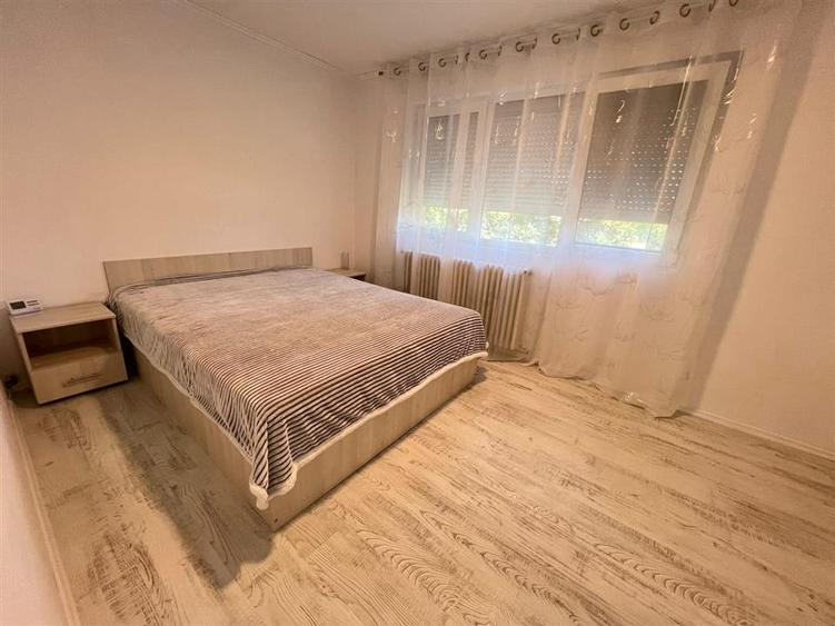 Apartament cu 2 camere semidecomandat în Podu Roș