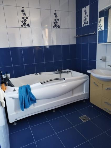 Casă cu 4 camere cu Teren 950 Mp în Central