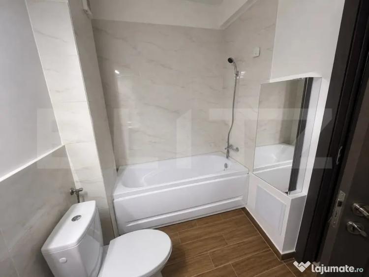 Apartament cu 3 camere semidecomandat în Florești