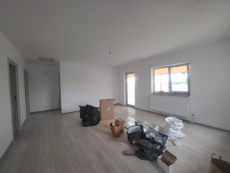 Casă individuală cu 3 camere cu Teren 300 Mp în Clinceni