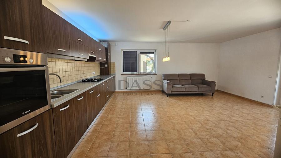 Apartament cu 6 camere decomandat, mobilat în Turnișor