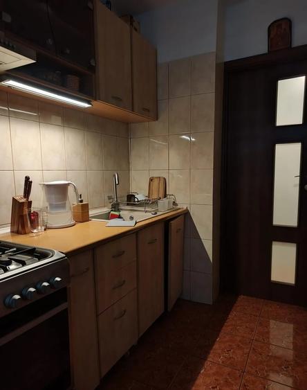 Apartament cu 3 camere semidecomandat în Giurgiului