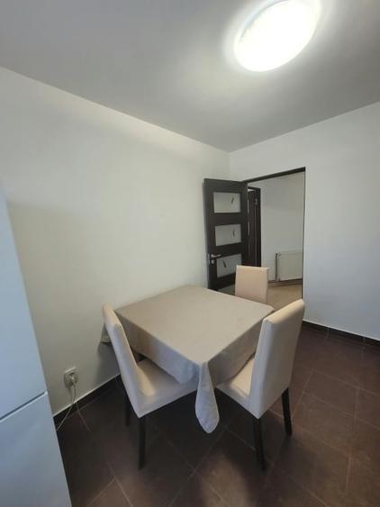 Apartament cu 3 camere decomandat, mobilat în Gării