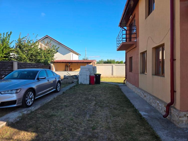 Casă cu 4 camere cu Teren 462 Mp în Lumina