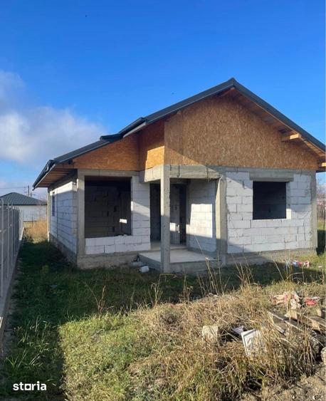 Casă cu 3 camere cu Teren 500 Mp în Popricani