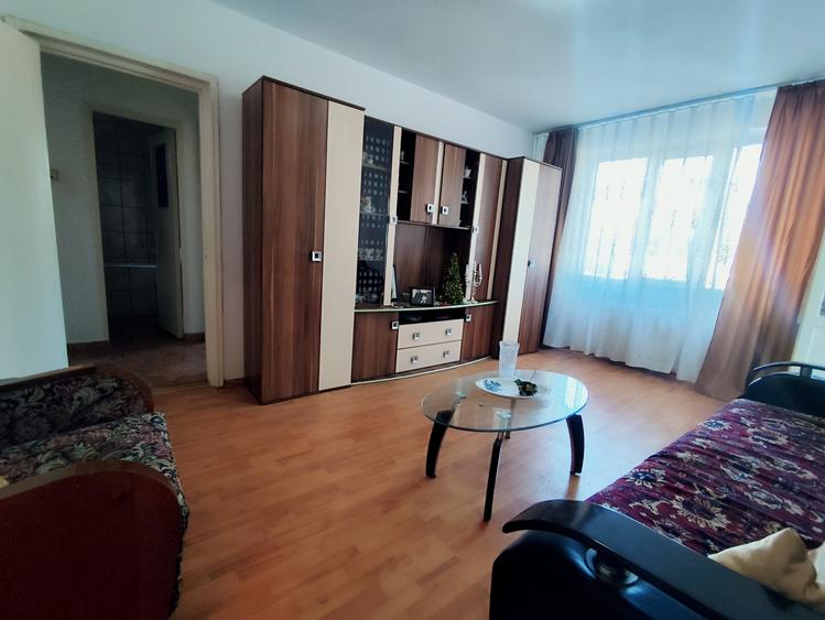 Apartament cu 4 camere decomandat în Far