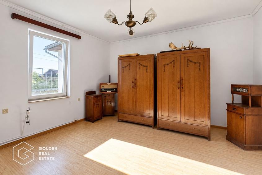 Casă individuală cu 4 camere cu Teren 1555 Mp în Central