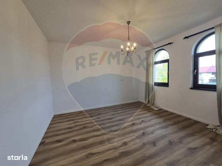 Casă cu 4 camere cu Teren 300 Mp în Ferme