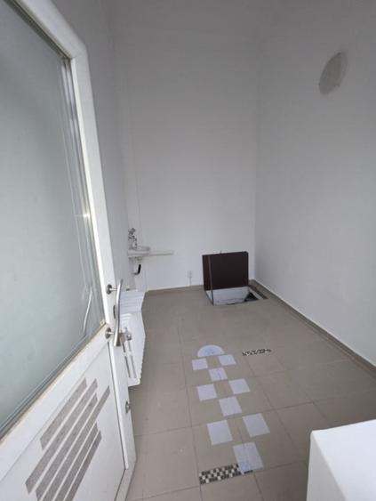 Spațiu comercial, de 7 mp, în Dacia