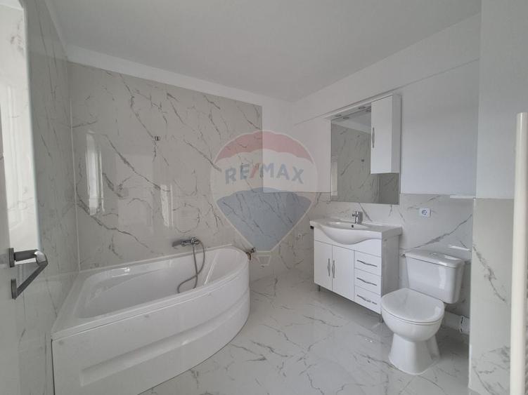 Penthouse cu 4 camere decomandat în Kogălniceanu