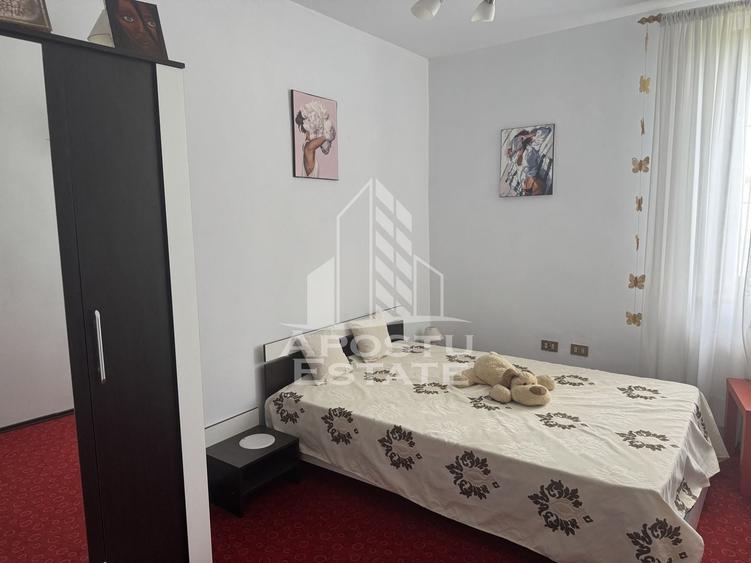Casă individuală cu 7 camere cu Canalizare în Ghiroda