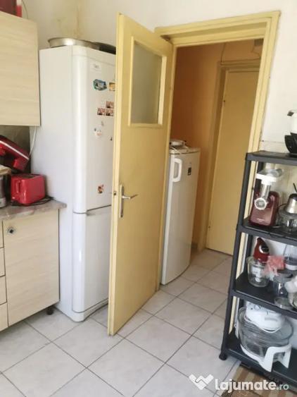 Apartament cu 3 camere decomandat în 1 Mai