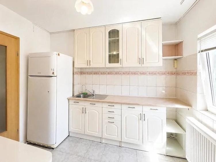 Apartament cu 2 camere semidecomandat în Girocului