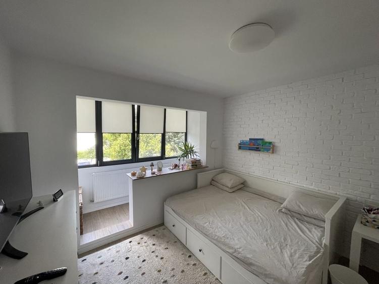Apartament cu 3 camere semidecomandat în Astra