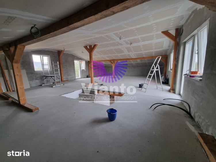 Casă cu 5 camere cu Teren 650 Mp în Roșia