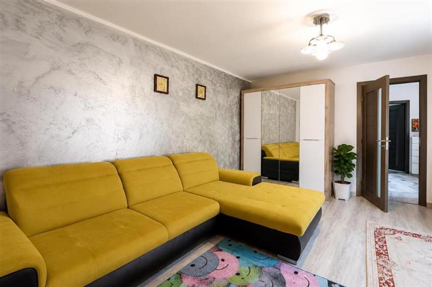 Casă individuală cu 4 camere cu Canalizare în Exterior Est