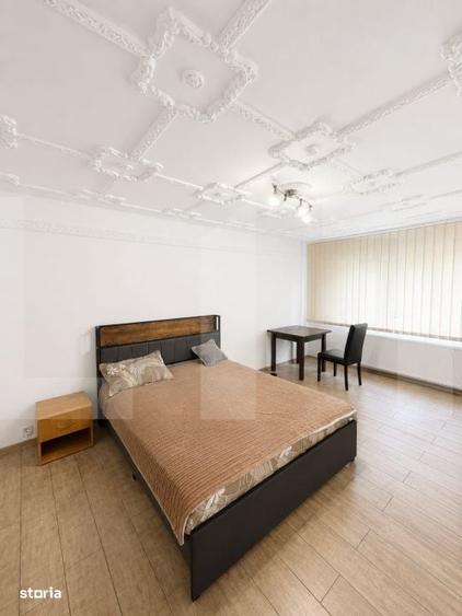 Apartament cu 4 camere decomandat în Lipovei