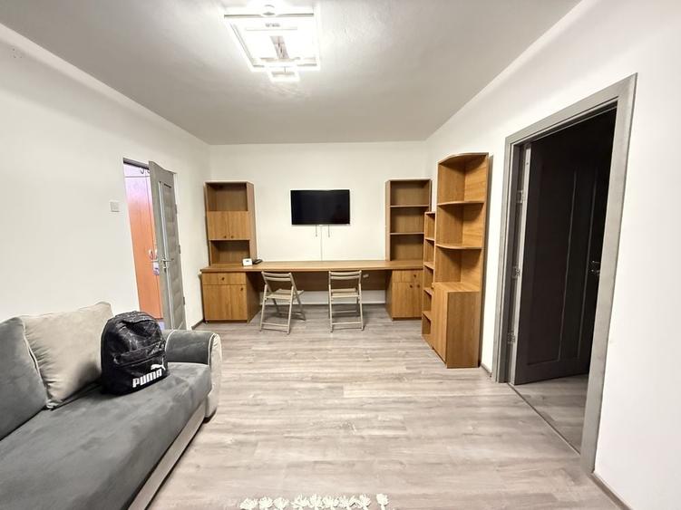 Apartament cu 2 camere semidecomandat în Podu Roș