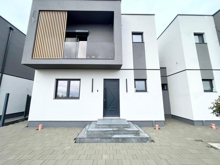 Duplex cu 4 camere cu Canalizare în Moșnița Nouă