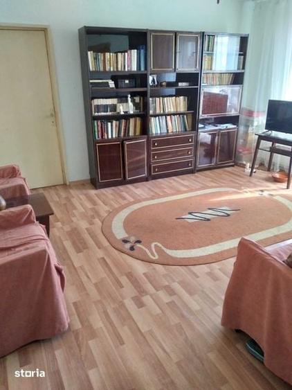 Apartament cu 3 camere semidecomandat în Est