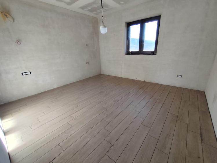 Casă individuală cu 4 camere cu Teren 500 Mp în Șard