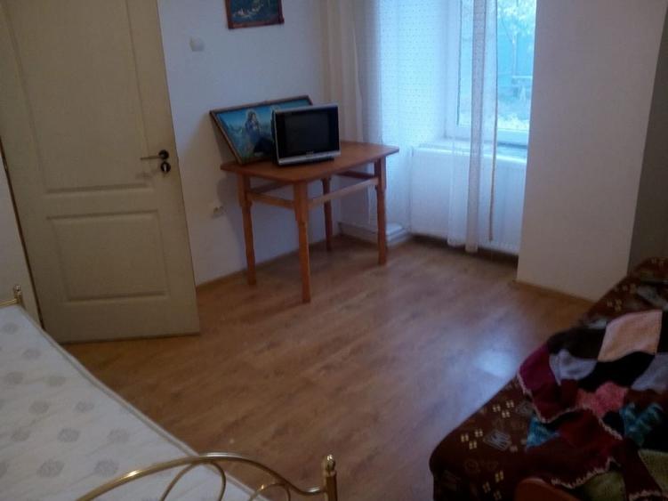 Casă cu 2 camere cu Teren 350 Mp în Central