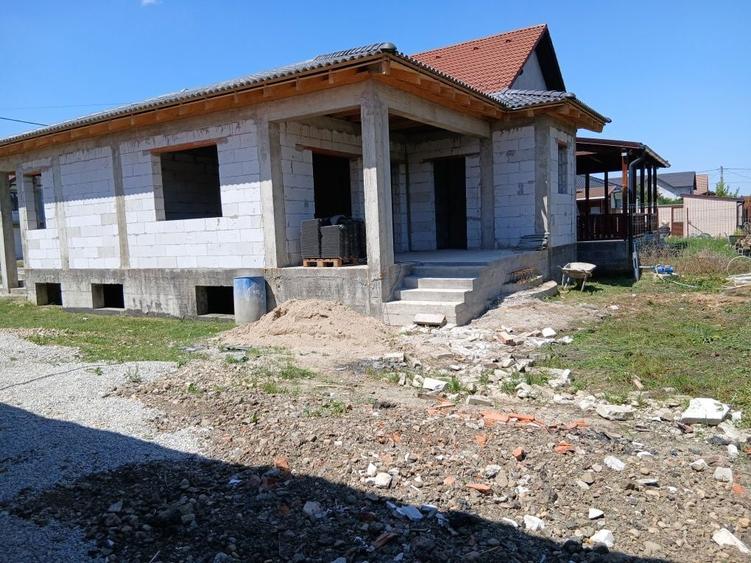 Casă cu 3 camere în Livada