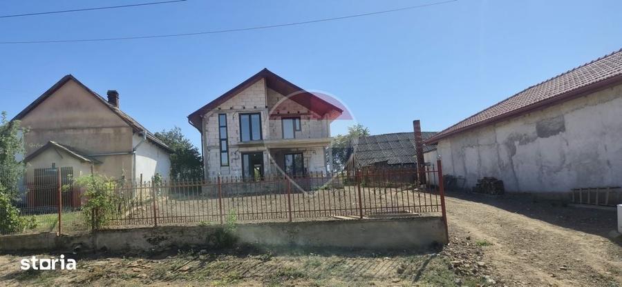 Casa / Vila cu 4 camere de vanzare - 1