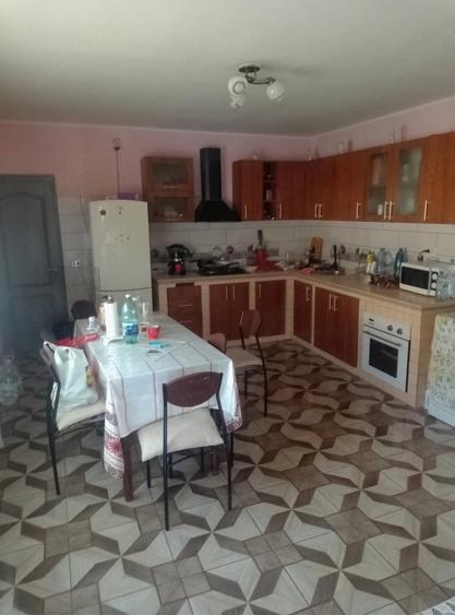 Casă cu Teren 450 Mp în Cut
