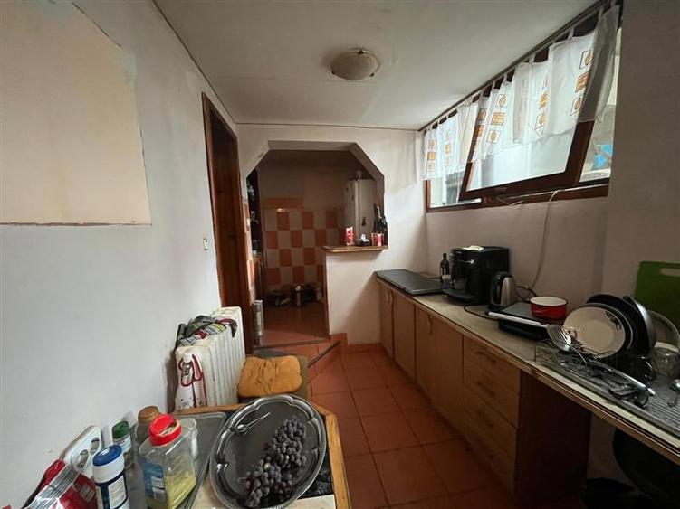 Casă individuală cu 7 camere cu Teren 220 Mp în Nord-Est