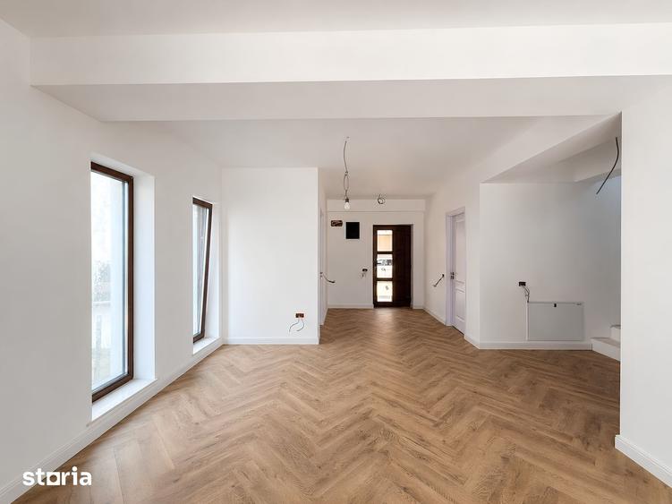Casă cu 5 camere cu Teren 213 Mp în Lumina