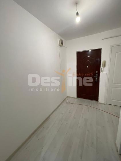 Apartament cu 3 camere decomandat în Tomești