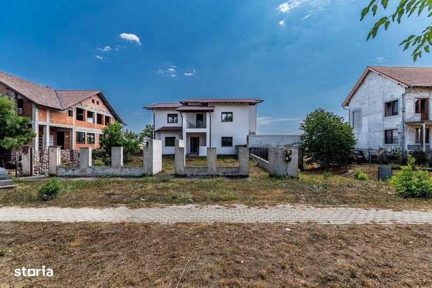 Casă cu 4 camere în Zimandu Nou