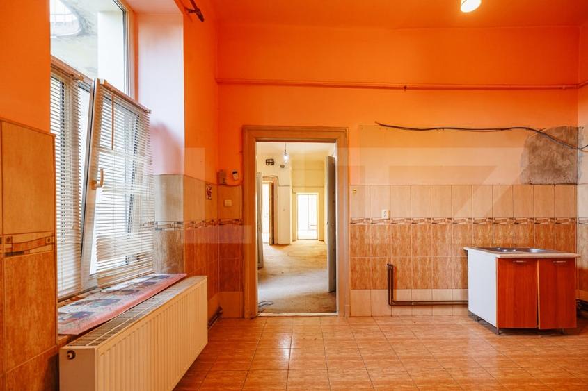 Apartament cu 5 camere decomandat în Sinaia