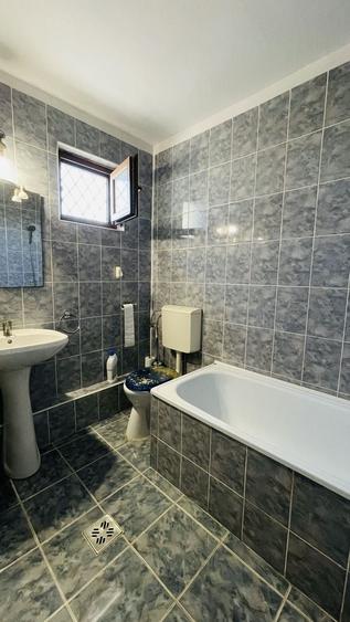Apartament cu 3 camere decomandat în