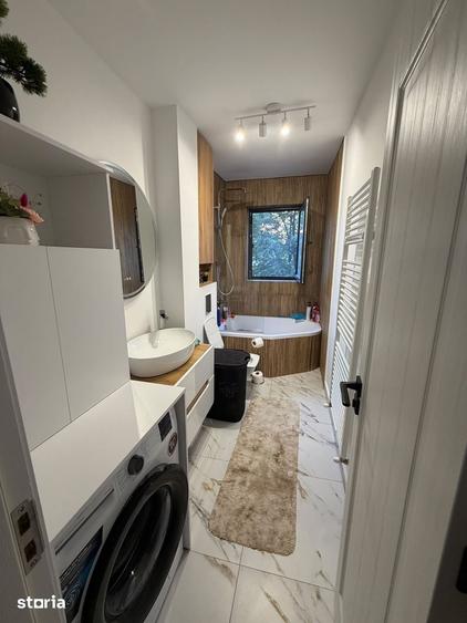 Apartament cu 4 camere în Tineretului