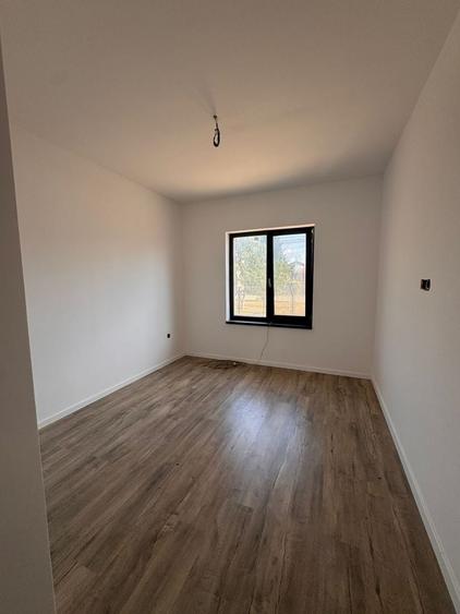 Duplex cu 3 camere cu Canalizare în Moșnița Nouă