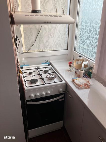 Apartament cu 3 camere decomandat în Tei