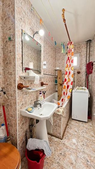 Apartament cu 3 camere semidecomandat în Dâmbovița