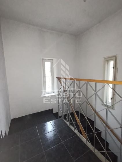 Casă individuală cu 9 camere cu Canalizare în Șagului