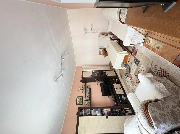Apartament cu 3 camere semidecomandat în Circumvalațiunii