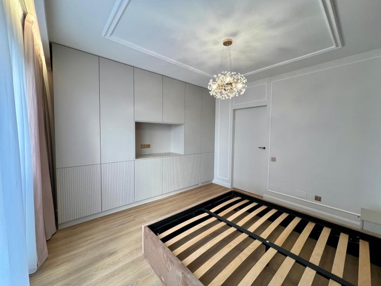 Apartament cu 3 camere decomandat, mobilat în Între Lacuri