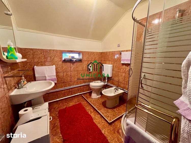 Casă cu 7 camere cu Teren 600 Mp în Central