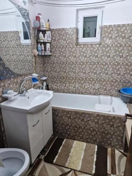 Apartament cu 3 camere decomandat în Nicolina
