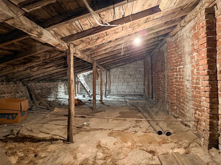 Apartament cu 3 camere semidecomandat, mobilat în Moșilor
