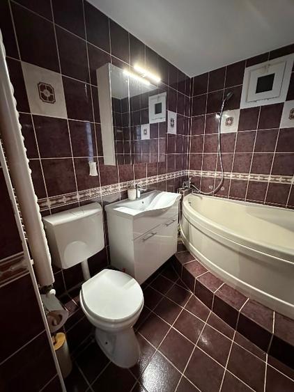 Apartament cu 3 camere semidecomandat, mobilat în Micălaca
