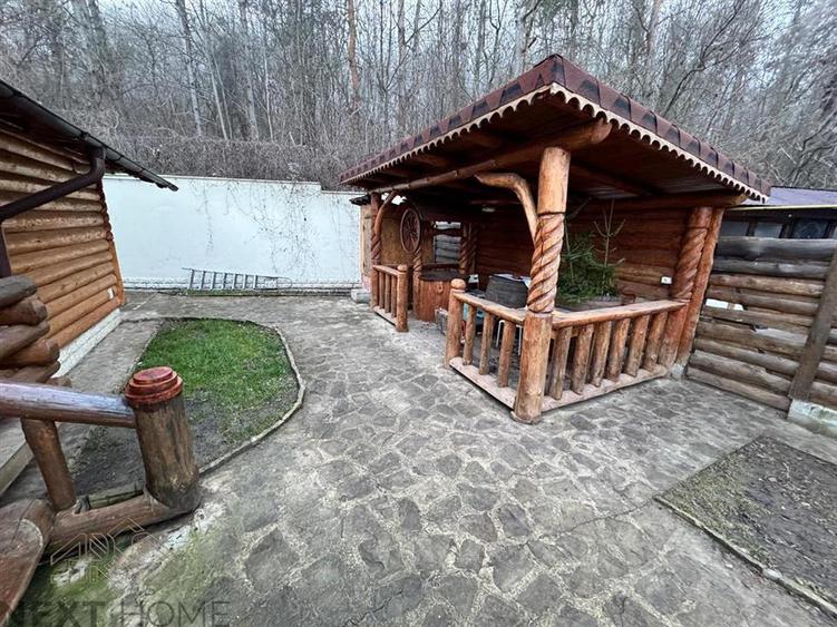 Casă cu 10 camere cu Teren 1600 Mp în Bolotești