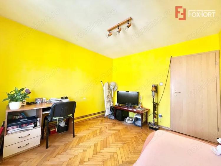 Apartament cu 4 camere semidecomandat, mobilat în Olimpia-Stadion